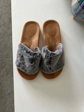 COFACE Women's Faux Fur Slide Slippers with Arch Support in Gray